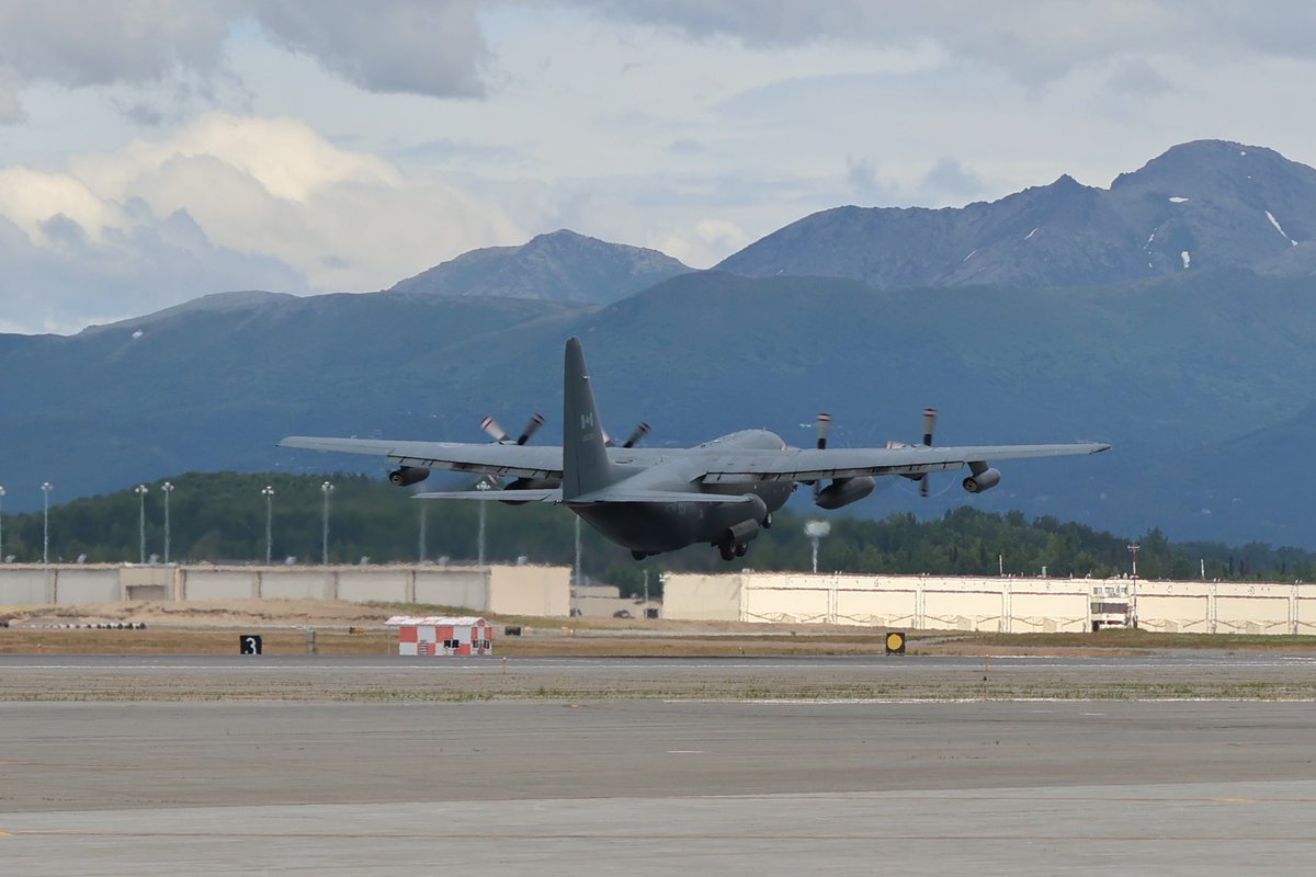 EATC_'s tweet photo. Watch a photo gallery of the #A400M from
@Armee_de_lair and #C130H from @RCAF_ARC participating at #EART24 at @JBER_Alaska! ✈️⛽️
📷➡️➡️https://t.co/0yL35nZETk
#ArcticDefender24 #PacificSkies24 #AirMobility #TogetherWeGoBeyond https://t.co/ay4NfnGAiH