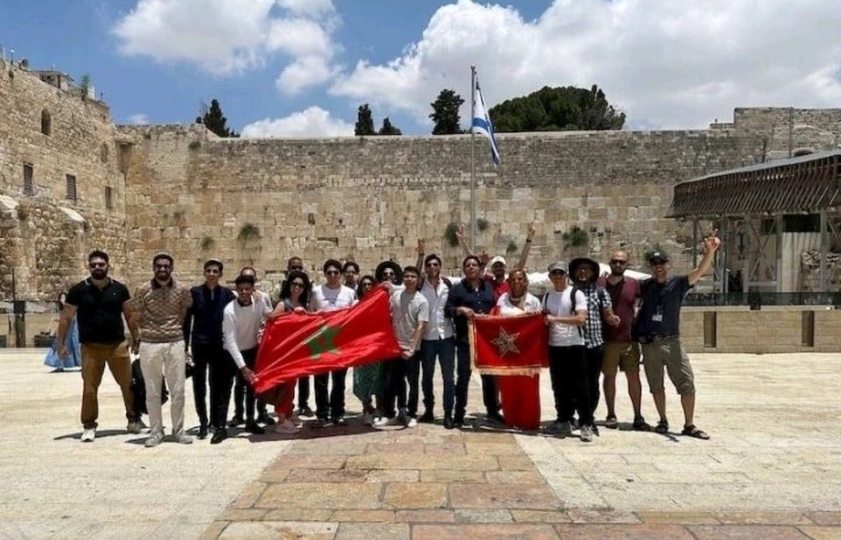 يسألني أحدهم عن مجموعة الشباب الذين توجهوا إلى إسرائيل ضمن وفد تطبيعي ونفذ مجموعة أنشطة مع الاحتلال هناك
أجبت: هم مجرد حثالة تستخدمهم بعض المنظمات التطبيعية لأغراض دنيئة.
والمغرب وشبابه بريء منهم ومن أفعالهم
وسأترك المجال لإخواننا في المغرب 🇲🇦 للرد هنا أو عند عودتهم في المطار