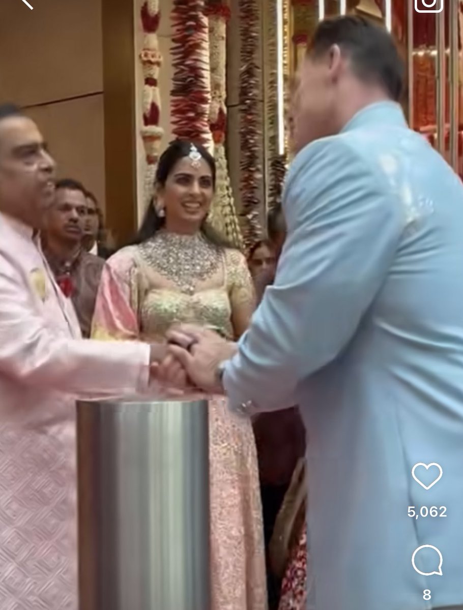Paisa aadmi ko paagal bana deta hai. Mukesh Ambani hawa se handshake kyu karra hai?!