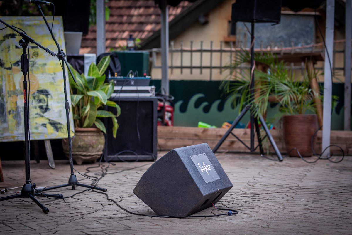 Parachichi_Kla's tweet photo. We're set for the Parachichi #PlatformSeries as we give @babaluku his flowers.
Join us at Plot 87, Bukoto Street, next to Tight Security. Yummy food, good vibes, great service, amazing music, special offers on beer.
The perfect Friday plot! π #ParachichiLifestyle https://t.co/zDFDcYnIXi