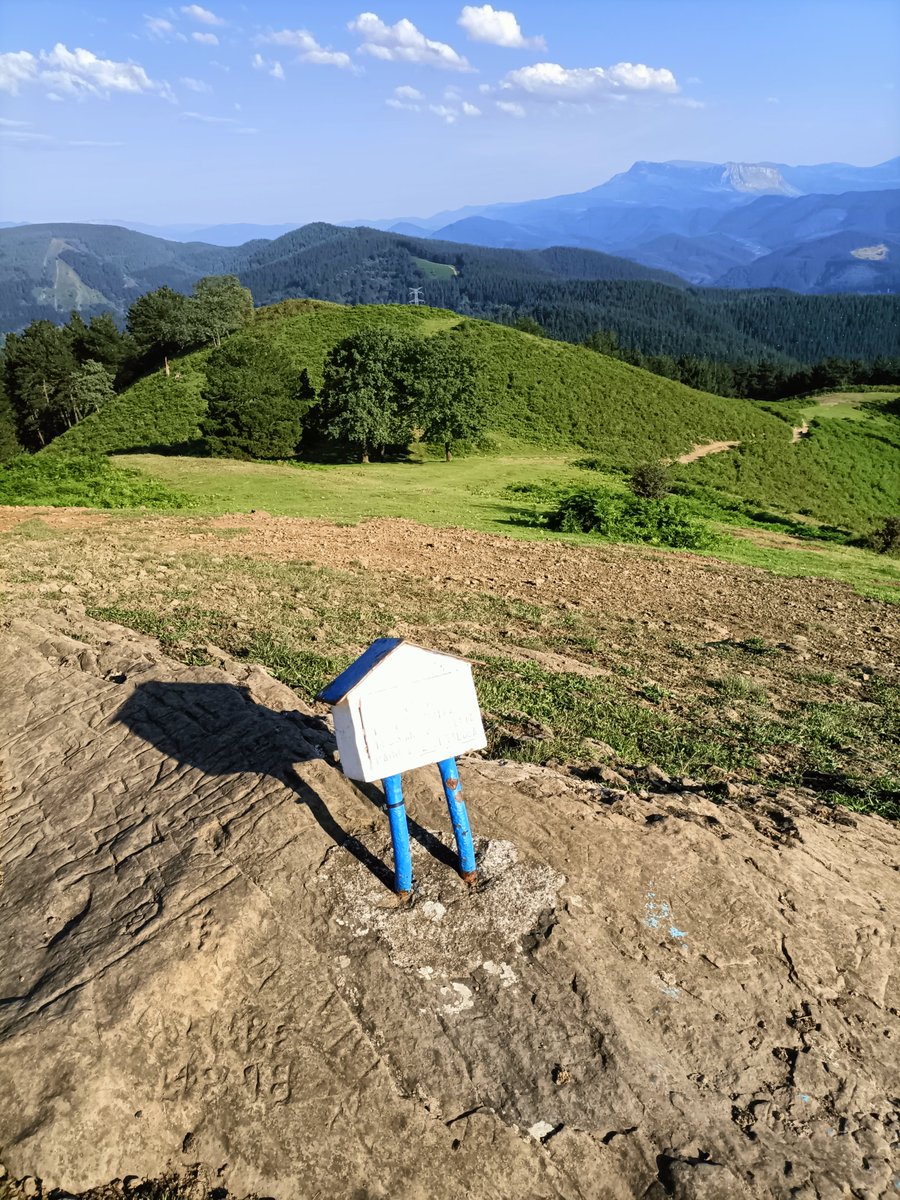 mendira_eus's tweet photo. 📢Igoera berria webgunean:
⛰️Artanda (550 m)
🏘️Ugao-tik
📏5,9 km
🔼474 m
Argazki, mapa eta track: https://t.co/82mSc08nBv
🐗🫎⛰️🌳🌲🏔️🍁
📢Nueva ruta en la web:
⛰️ Artanda (550 m)
🏘️Desde Miravalles
📏5,9 km
🔼474 m
Más fotos, mapa y track: https://t.co/82mSc08nBv https://t.co/e69KlAX2jm