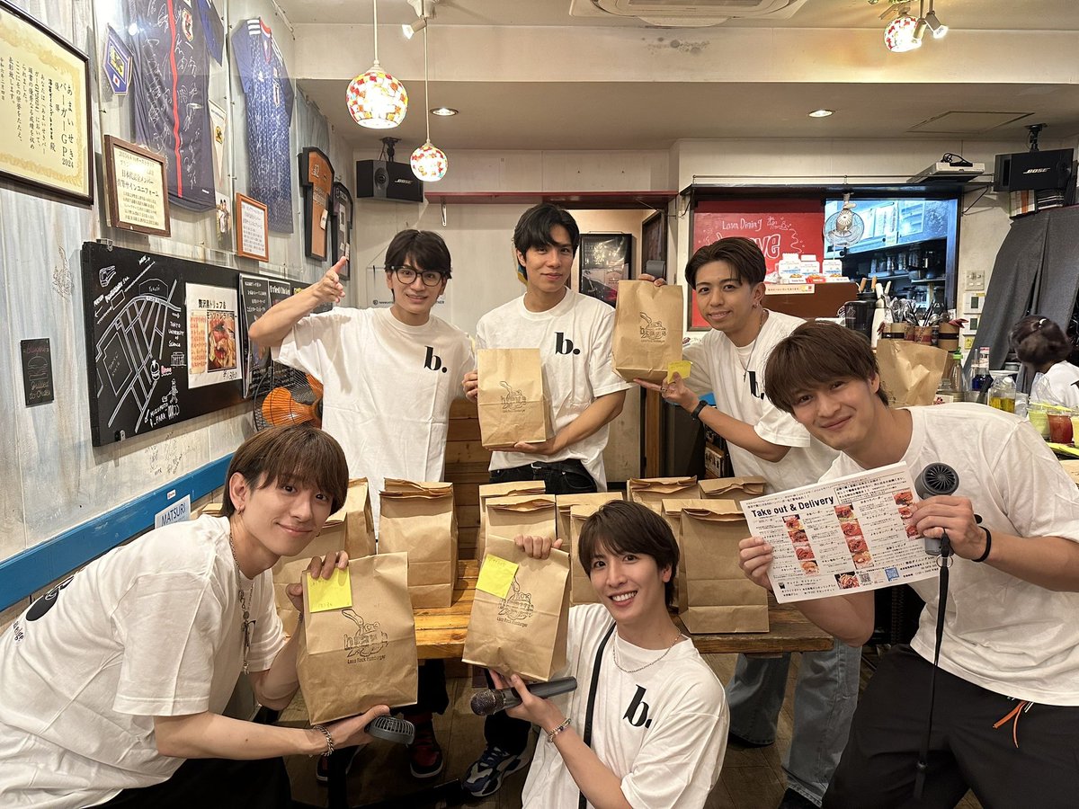 yuuki_matsuri's tweet photo. 溶岩ダイニングbraveの皆さんにも署名頂きましたー！！
先は長いけどみんなの思いを受け取ってコツコツ積み上げていきます🥰✨

#MATSURIのお三方とアルバイトABC https://t.co/JYkzxNYGp1