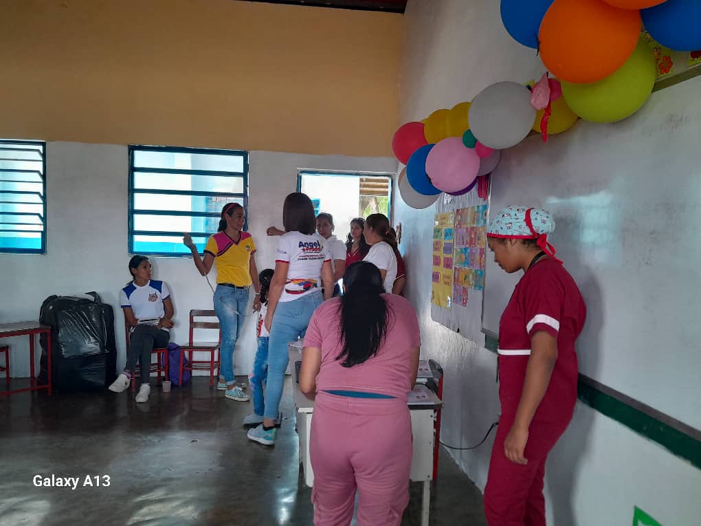 cdcegvl's tweet photo. #12Jul  Promotores de salud, medidas antropométricas, gestantes, lactantes y planificación, con la participación de la Licenciada Maria Parra, el equipo de Desarrollo Social, y el  CDCE GVL 
#LaPoesiaNosUne 
@_LaAvanzadora 
@MPPEDUCACION 
@cdcelara 
@salasimonplanas https://t.co/w5bLazvpLU