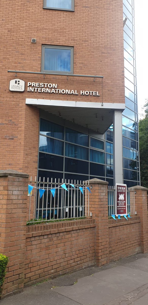 Legacy_Preston's tweet photo. Congratulations on your Graduation to the UClan Class of 2024 🎓From all of us at The Preston International Hotel 👏

#legacyhotelsandresorts
#UCLanGraduates #UClan #grad2024 https://t.co/jPs1x69JEg