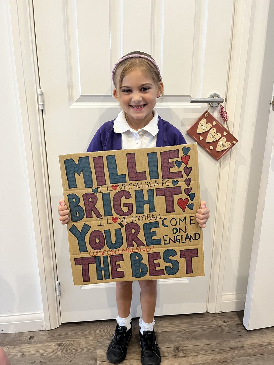 Louk09's tweet photo. Millie Bright please look out for my little girl Isabelle tonight. We are sitting in the stand opposite the dug out near the half way line #comeonengland 🏴󠁧󠁢󠁥󠁮󠁧󠁿⚽️ @Mdawg1bright https://t.co/YqG7AGNqYb