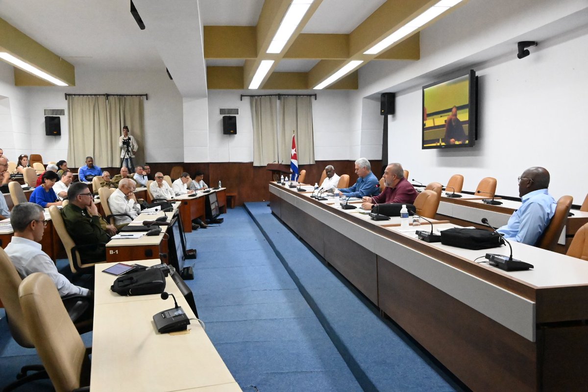 🧏‍♀️🧏‍♂️ | El Consejo de Ministros ejerció la iniciativa legislativa para presentar a la aprobación del Consejo de Estado seis decretos leyes, a partir de los cuales se actualizan las disposiciones jurídicas para los actores económicos no estatales.