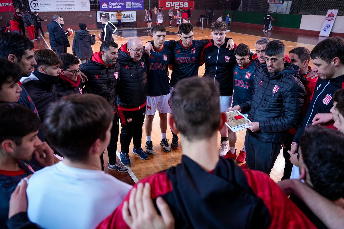 EdelpOficial's tweet photo. 🏀 ¡El Básquet gritó campeón! 🏆 Con una holgada victoria en la final ante Atenas por 76-47, nuestro elenco albirrojo se alzó con el Torneo Apertura de la APB. ¡Felicitaciones al plantel y cuerpo técnico por esta conquista! 👏 https://t.co/f84RZFLj4t