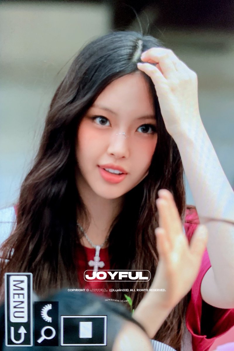 leehyeinbr's tweet photo. 📷| Previews de fansites da #Hyein saindo do Music Show

#뉴진스 #NewJeans #혜인 https://t.co/ytNpZyVErN