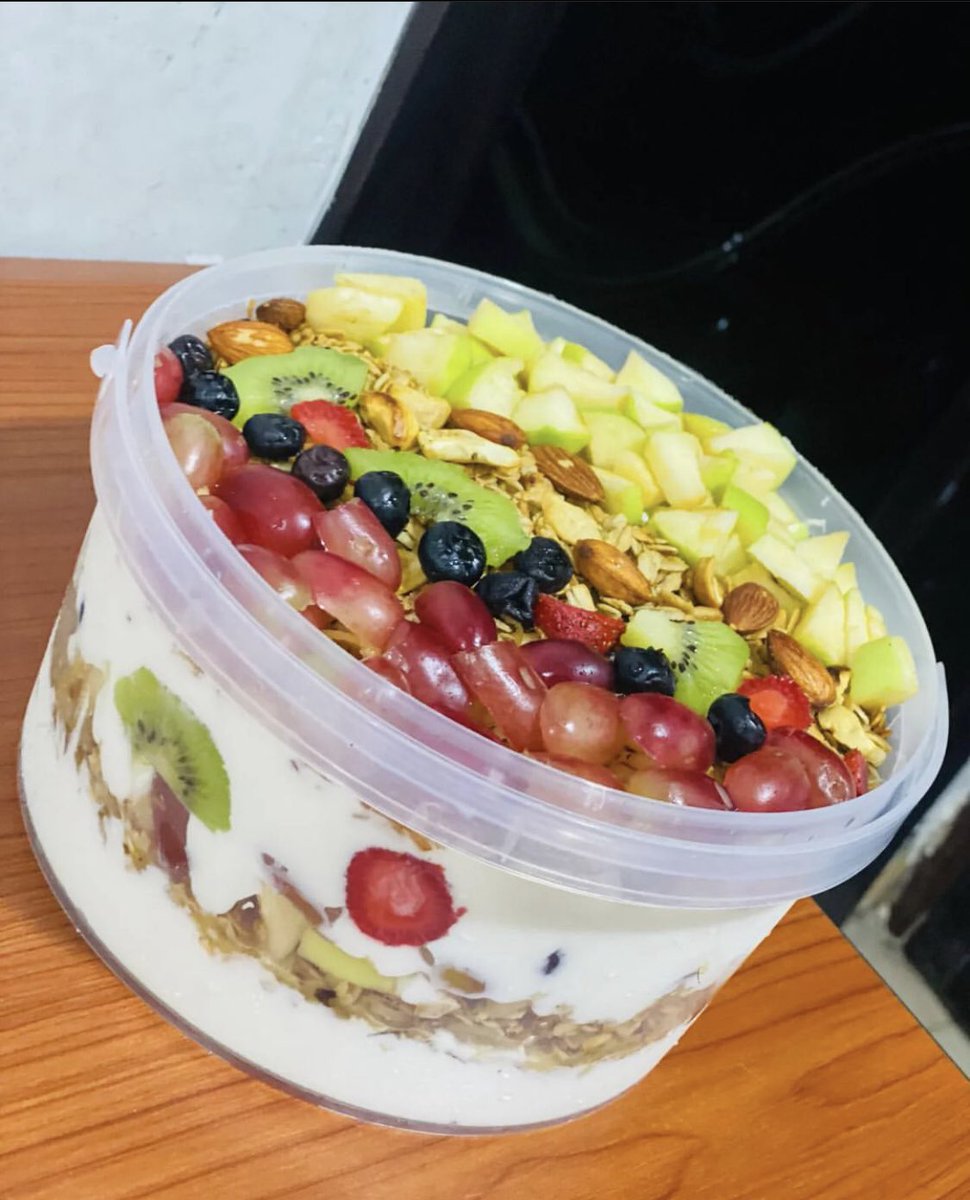juicydelight_'s tweet photo. Fruity/nutty parfait made with creamy sweetened Greek yogurt https://t.co/dDihecD5Wj
