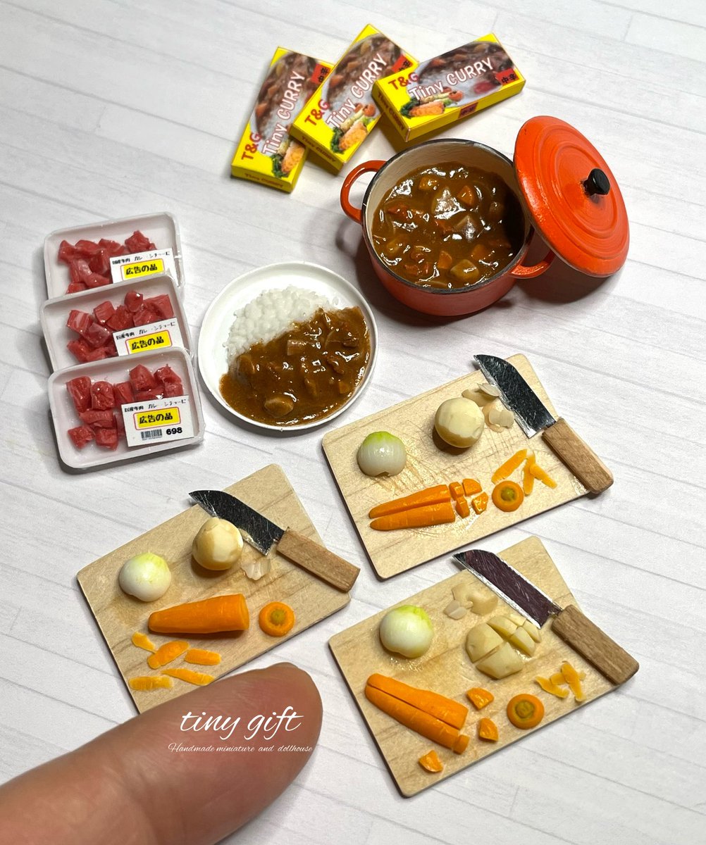 tinygift2019's tweet photo. クッキングカレーセットは3セット販売予定です　#第26回東京ドールハウスミニチュアショウ  #ミニチュア https://t.co/lpUh8JUwzl