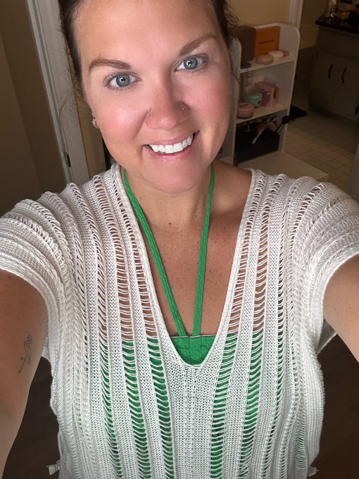 Good morning 💚 https://t.co/pq1uRVqHGE