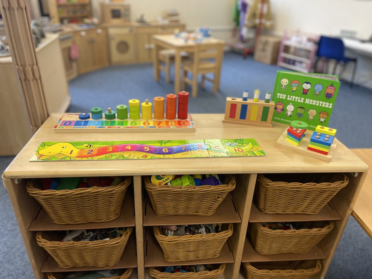 SFETrust's tweet image. On Tuesday, 9th July, Busbridge Infant School warmly welcomed new parents to explore their newly established pre-school. 🌟
The children loved the new play areas, especially the outdoor spaces featuring a new playhouse and balancing water buckets! 🏡💦
#surrey #busbridge