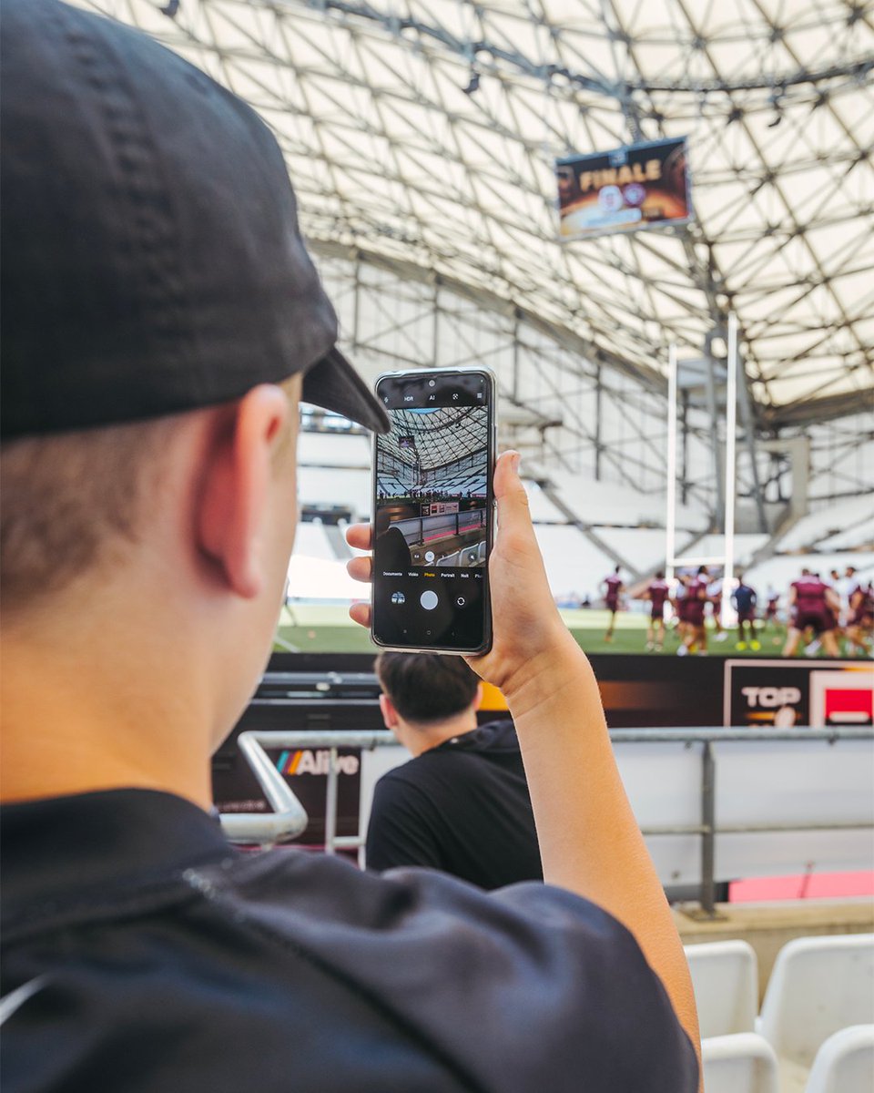 top14rugby's tweet photo. Defender a soutenu cette saison 77 équipes U12 ayant un impact positif pour leur environnement.
Grâce à leur engagement sur les défis #DefenderOfTomorrow, le SO Givors Rugby a eu l’opportunité unique d’emmener le Bouclier de Brennus au Stade Vélodrome et de découvrir les coulisses de la #FinaleTOP14 !
@LandRover #DefenderOfTomorrow