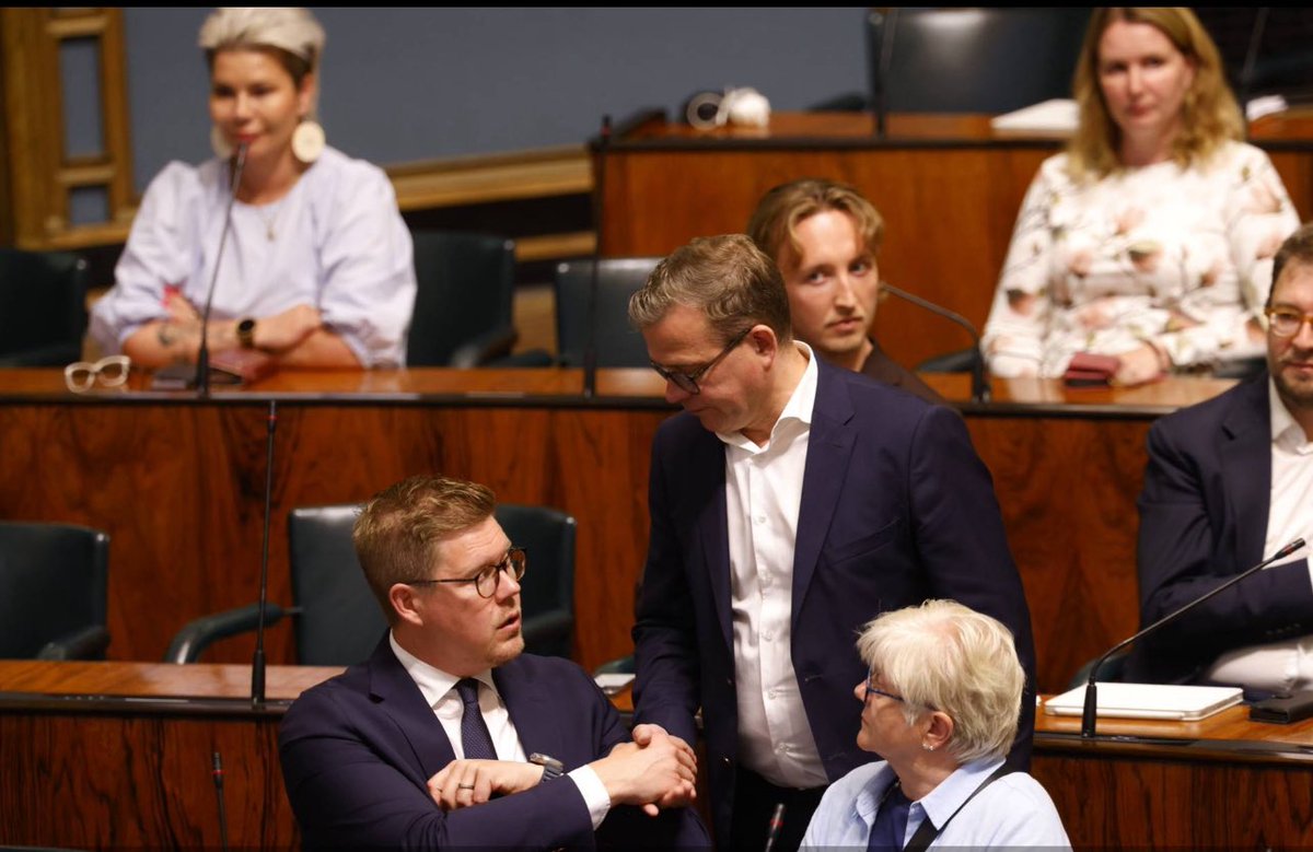 TeivoTeivainen's tweet photo. Viime viikkoina olen täälläkin joskus maininnut #sinipuna-aavistuksista. Tämä Rio Gandaran kuva kenties pyydystää niistä jotain. https://t.co/LjHs4jcE9t