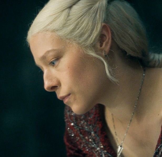 rhaenyrasrealm's tweet photo. the category is side profile and rhaenyra targaryen always wins https://t.co/hm4o45d6VU