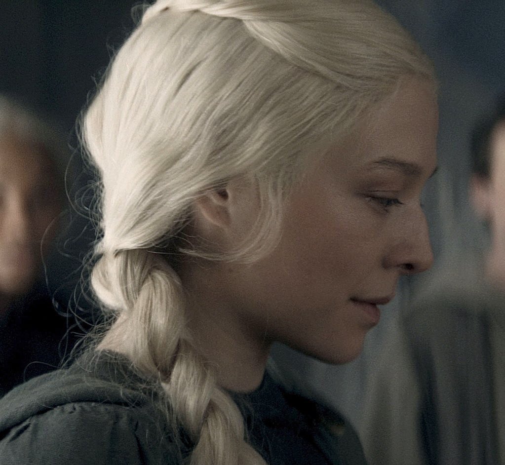 rhaenyrasrealm's tweet photo. the category is side profile and rhaenyra targaryen always wins https://t.co/hm4o45d6VU
