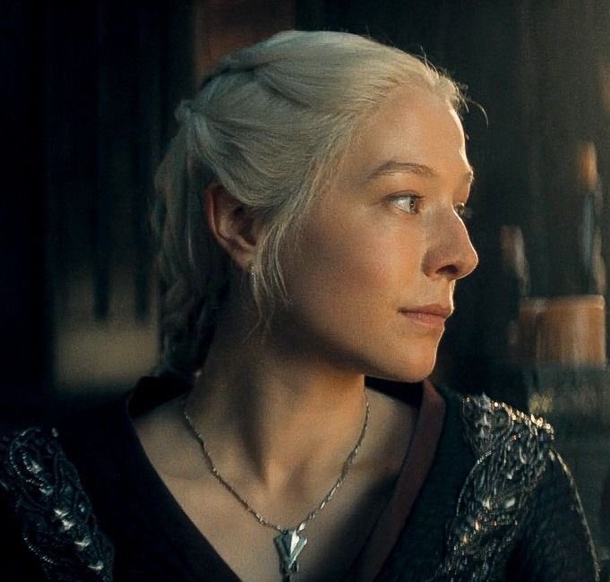 rhaenyrasrealm's tweet photo. the category is side profile and rhaenyra targaryen always wins https://t.co/hm4o45d6VU