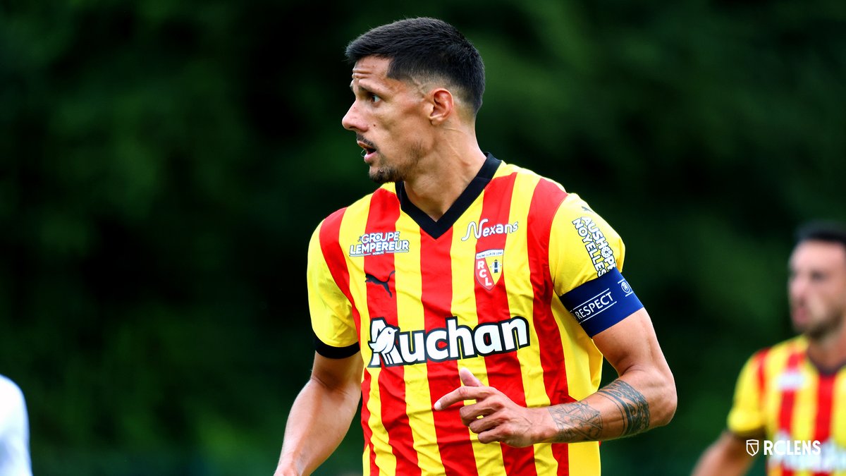 RCLens's tweet photo. #PrépArtésienne, l’étape 2⃣ en images 📷
#RCLRED https://t.co/tMWXBrvzdd
