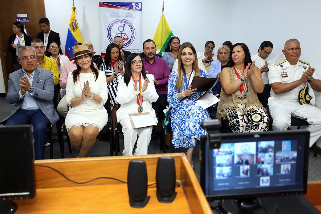 TSJ_Venezuela's tweet photo. TSJ inaugura 15 tribunales con competencia en Delitos de Violencia Contra la Mujer
https://t.co/WUfXRFXzrU https://t.co/ki9nw9p0Ro
