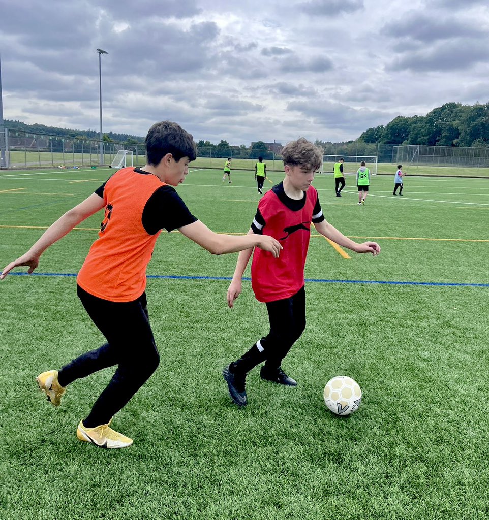 OrielHighSchool's tweet image. Is it coming home?? 🏴󠁧󠁢󠁥󠁮󠁧󠁿🦁⚽️……..Our footballers certainly thought so during Activities Week. Penalty shoot outs were particularly popular this year!! 😀💜⚽️ #ItsComingHome #FootballFootballFootball #ActivitiesWeek2024