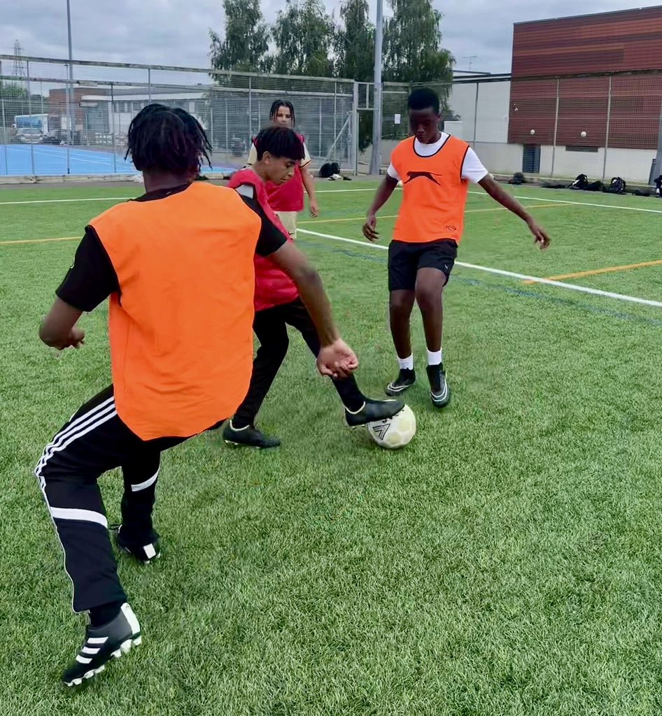 OrielHighSchool's tweet image. Is it coming home?? 🏴󠁧󠁢󠁥󠁮󠁧󠁿🦁⚽️……..Our footballers certainly thought so during Activities Week. Penalty shoot outs were particularly popular this year!! 😀💜⚽️ #ItsComingHome #FootballFootballFootball #ActivitiesWeek2024