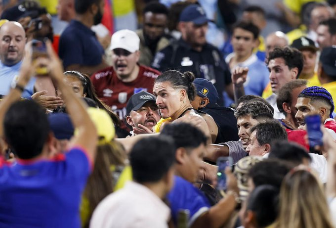 NelsonFerrerTV's tweet photo. Buenas noticias

Hasta 10 jugadores de Uruguay pueden ser fuertemente sancionados por los incidentes en donde se cayeron a golpes con los hinchas colombianos, en el partido de Copa América.

Es probable que se pierdan el partido contra Venezuela por eliminatorias. https://t.co/Y15YP2UK6q
