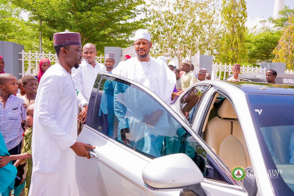 Malam Dikko Umaru Radda PhD, CON, Ya Halarci Sallar Juma'a a Masallacin Modoji

A yau Juma'a 12 ga watan Yuli 2024, Gwamnan jihar Katsina Malam Dikko Umaru Radda PhD, CON ya halarci sallar juma'a a Babban masallacin juma'a na Usman Bn Affan G.R.A Modoji, dake nan birnin Katsina.