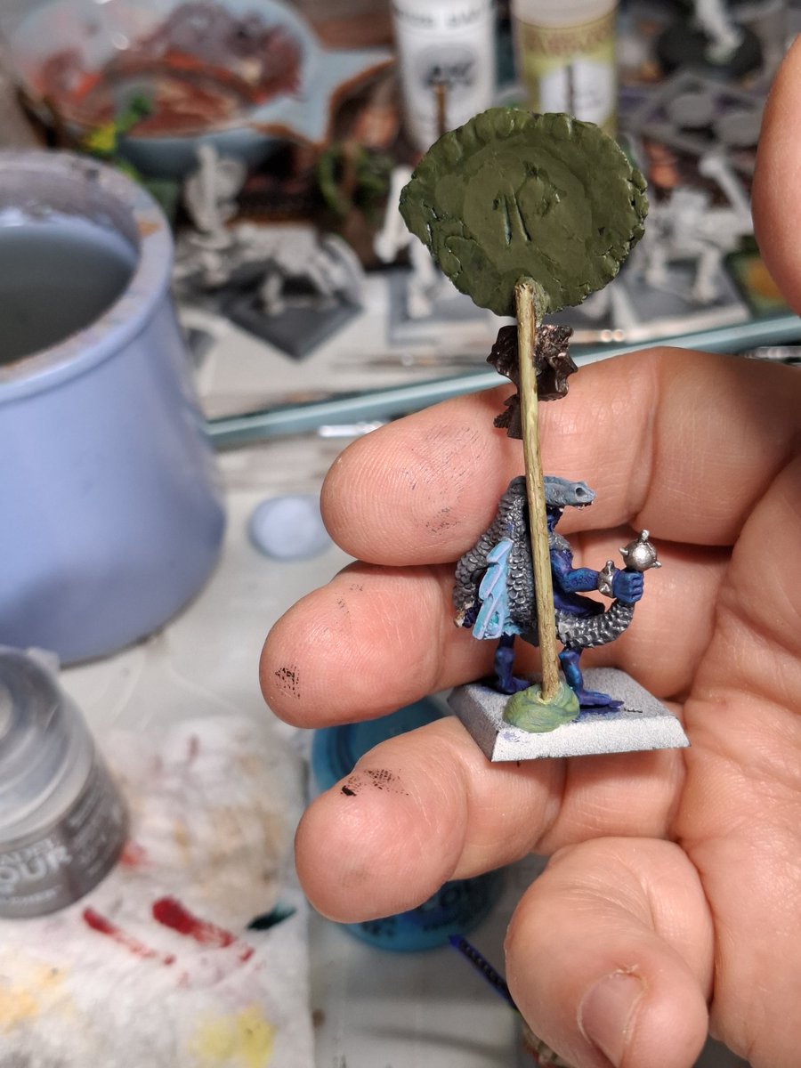 BloodBowlWFC1's tweet photo. #slann Alligator Warrior standard-bearer almost finished. Basing to do, possibly that is all. Just another 17 Alligator warriors to paint now 😁 https://t.co/byRJ2awf1C