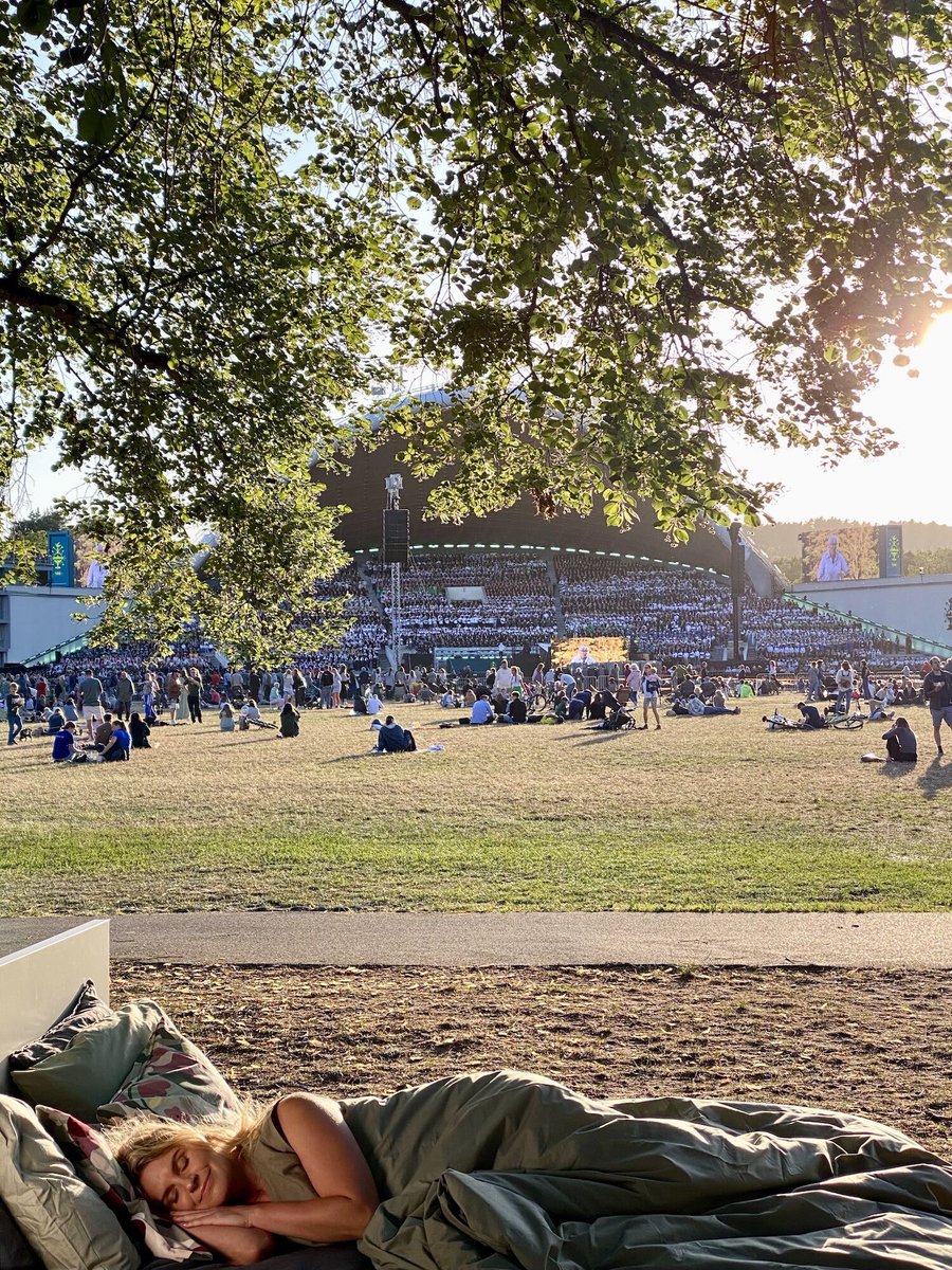 michaelgrandner's tweet photo. Last weekend in Vilnius, Lithuania, a chorus of about 6000 people sang together in an effort to raise awareness of the global issue of sleep health!

This same organization is hosting a SleepFest in October -- I will be there!! 

https://t.co/oebIJs2MKw https://t.co/yBamVnlpwQ