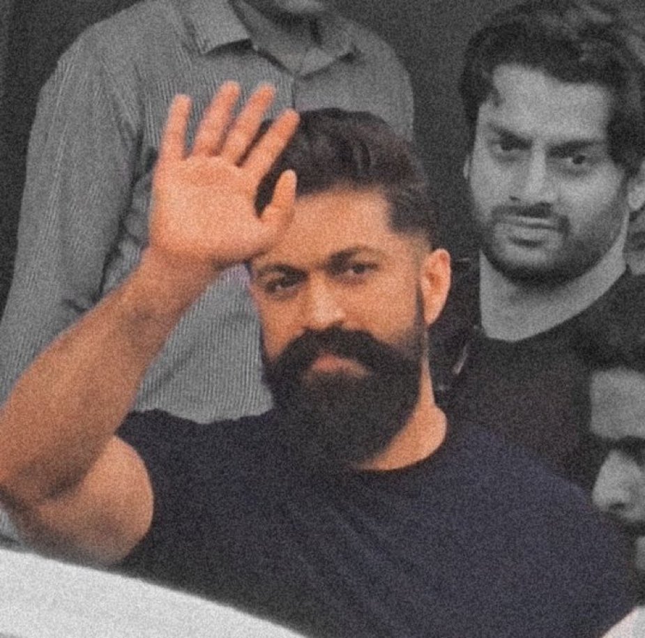 NishitShawHere's tweet photo. #Yash new look 🔥 https://t.co/edTJJEo9Zg