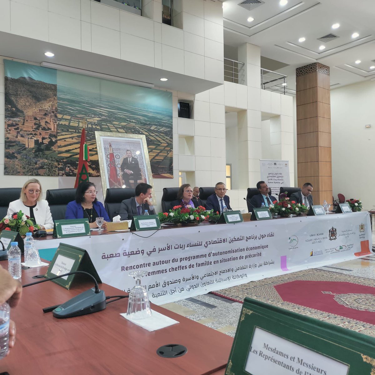Embajador <a href="/EmbEspanaRabat/">Embajada de España en Marruecos</a>, con Wali Beni Mellal, Ministra de  Solidaridad, Inserción Social y Familia <a href="/AawatifHAYAR/">Aawatif HAYAR</a> y <a href="/UNFPAMaroc/">UNFPA in Morocco</a> 🇺🇳  participan en acto de lanzamiento del Comité de Gobernanza del programa para empoderamiento de las mujeres jefas de hogar en región de Beni Melal