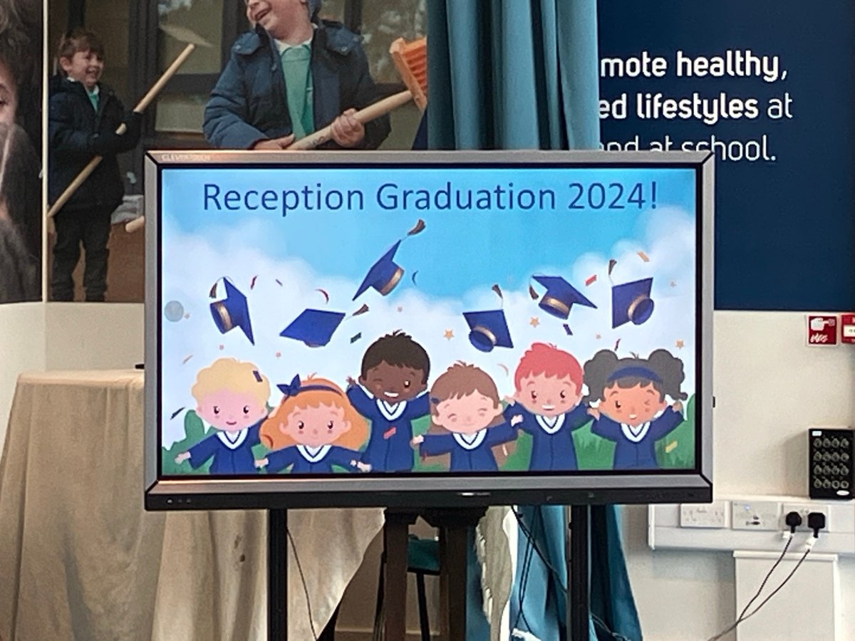 OasisPutney's tweet photo. A big congratulations to our Reception Class on their graduation today! 🎓You've all come so far and we're incredibly proud of every one of you. Here's to your bright futures! 🎉#ReceptionGraduation https://t.co/n2E662Duoz