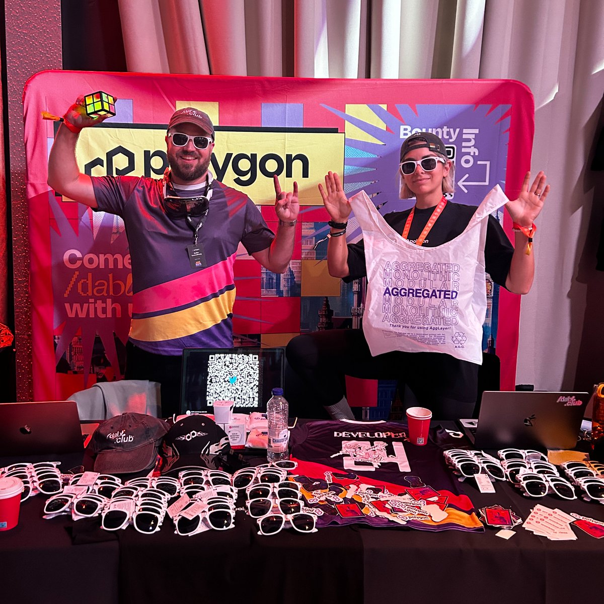 _finessevanes's tweet image. u can take the crypto bro out of crypto

but u can't take the bro out of a crypto bro

hack @0xPolygon at @ETHGlobal for some exclusive merch 🔌🛍️🧢