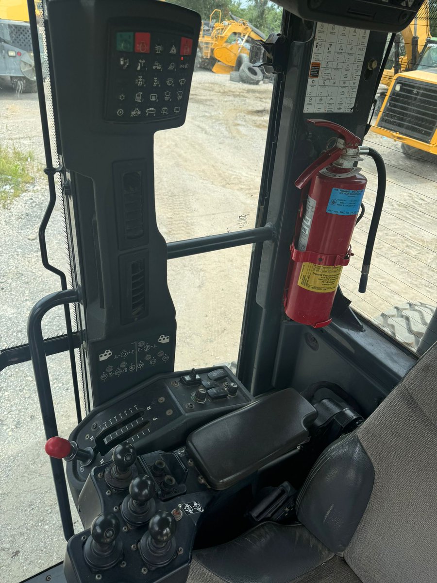 MicoEquipment's tweet photo. 𝟐𝟎𝟏𝟏 𝐉𝐨𝐡𝐧 𝐃𝐞𝐞𝐫𝐞 - 𝟖𝟕𝟐𝐆𝐏 - 𝐌𝐎𝐓𝐎𝐑 𝐆𝐑𝐀𝐃𝐄𝐑
𝐇𝐨𝐮𝐫𝐬: 11,507
𝐃𝐞𝐬𝐜𝐫𝐢𝐩𝐭𝐢𝐨𝐧: Rear Ripper, CAB with Cold AC, 14 Blade, Differential Lock, 95% Michelin 17.5x25 Tires, 3 Piece Rims, Scarifier, Front Hydraulic.
𝐄𝐦𝐚𝐢𝐥: sales@micoequipment.com https://t.co/OfcJ2ZCjoa