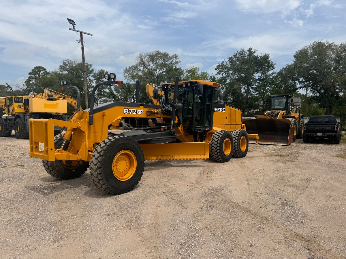 MicoEquipment's tweet photo. 𝟐𝟎𝟏𝟏 𝐉𝐨𝐡𝐧 𝐃𝐞𝐞𝐫𝐞 - 𝟖𝟕𝟐𝐆𝐏 - 𝐌𝐎𝐓𝐎𝐑 𝐆𝐑𝐀𝐃𝐄𝐑
𝐇𝐨𝐮𝐫𝐬: 11,507
𝐃𝐞𝐬𝐜𝐫𝐢𝐩𝐭𝐢𝐨𝐧: Rear Ripper, CAB with Cold AC, 14 Blade, Differential Lock, 95% Michelin 17.5x25 Tires, 3 Piece Rims, Scarifier, Front Hydraulic.
𝐄𝐦𝐚𝐢𝐥: sales@micoequipment.com https://t.co/OfcJ2ZCjoa