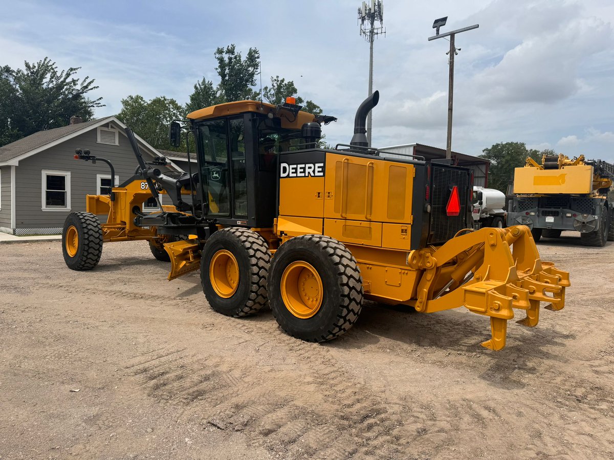 MicoEquipment's tweet photo. 𝟐𝟎𝟏𝟏 𝐉𝐨𝐡𝐧 𝐃𝐞𝐞𝐫𝐞 - 𝟖𝟕𝟐𝐆𝐏 - 𝐌𝐎𝐓𝐎𝐑 𝐆𝐑𝐀𝐃𝐄𝐑
𝐇𝐨𝐮𝐫𝐬: 11,507
𝐃𝐞𝐬𝐜𝐫𝐢𝐩𝐭𝐢𝐨𝐧: Rear Ripper, CAB with Cold AC, 14 Blade, Differential Lock, 95% Michelin 17.5x25 Tires, 3 Piece Rims, Scarifier, Front Hydraulic.
𝐄𝐦𝐚𝐢𝐥: sales@micoequipment.com https://t.co/OfcJ2ZCjoa