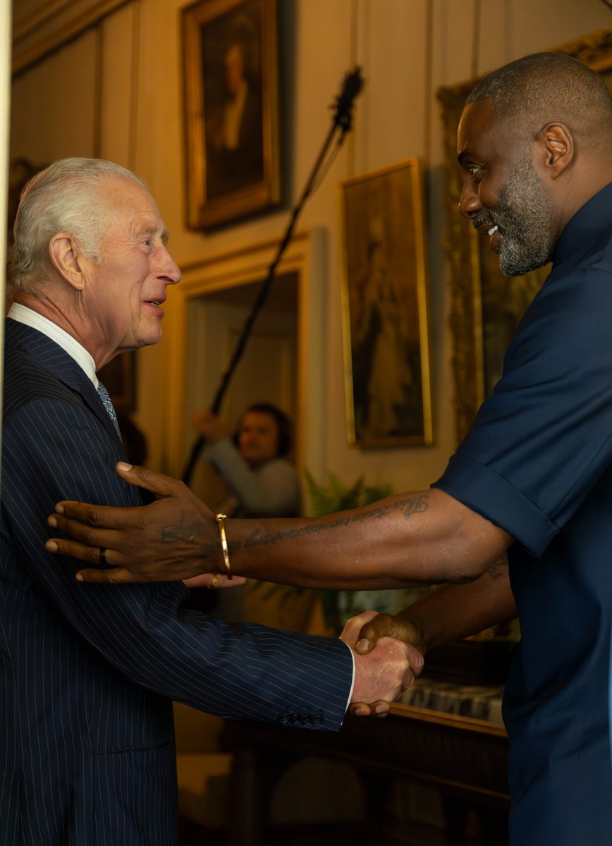 Today at Clarence House His Majesty The King and Prince's Trust alumnus @IdrisElba met with young people to discuss the impact of youth violence and the need to create more positive opportunities for young people > brnw.ch/21wLg9J