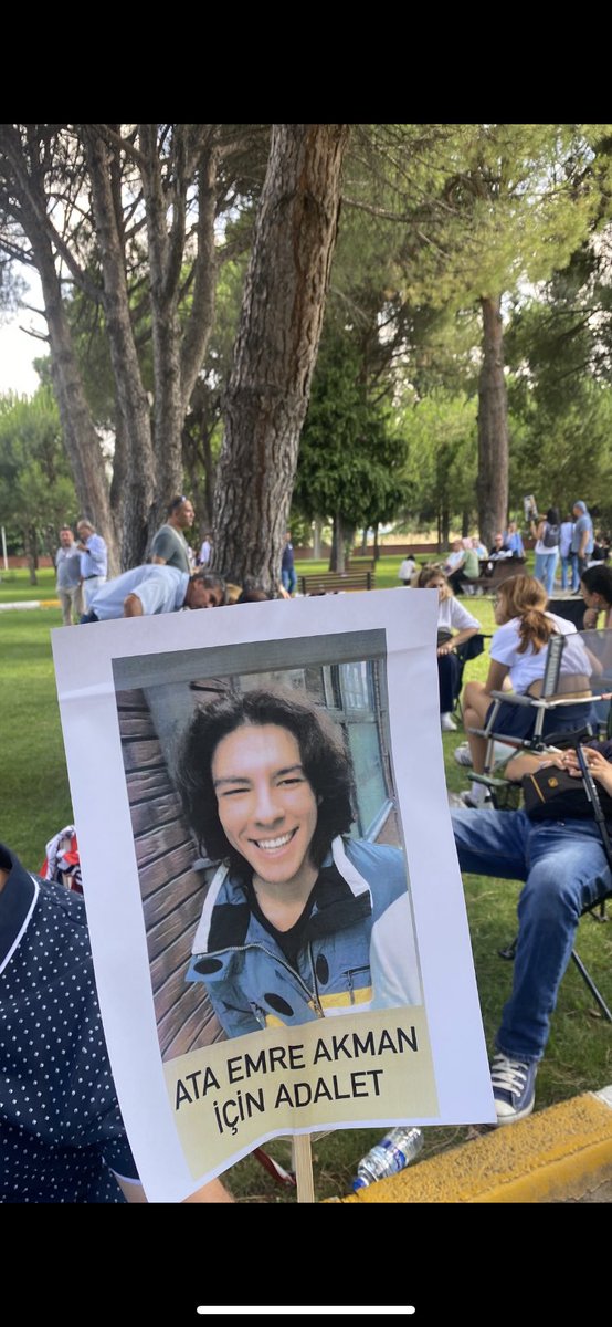 pnardmrr's tweet photo. Ata Emre Akman’ın katiline 24 yıl hapis cezası verildi. 
Azmettiricilikle suçlanan babası beraat etti.
Mahkeme başkanı: Bu kararları vermek kolay değil. Toplum da bu karardan sonra bizi yargılayacak ama mevcut hukuk sisteminde karşılığı buydu https://t.co/f6cNcNsUcQ