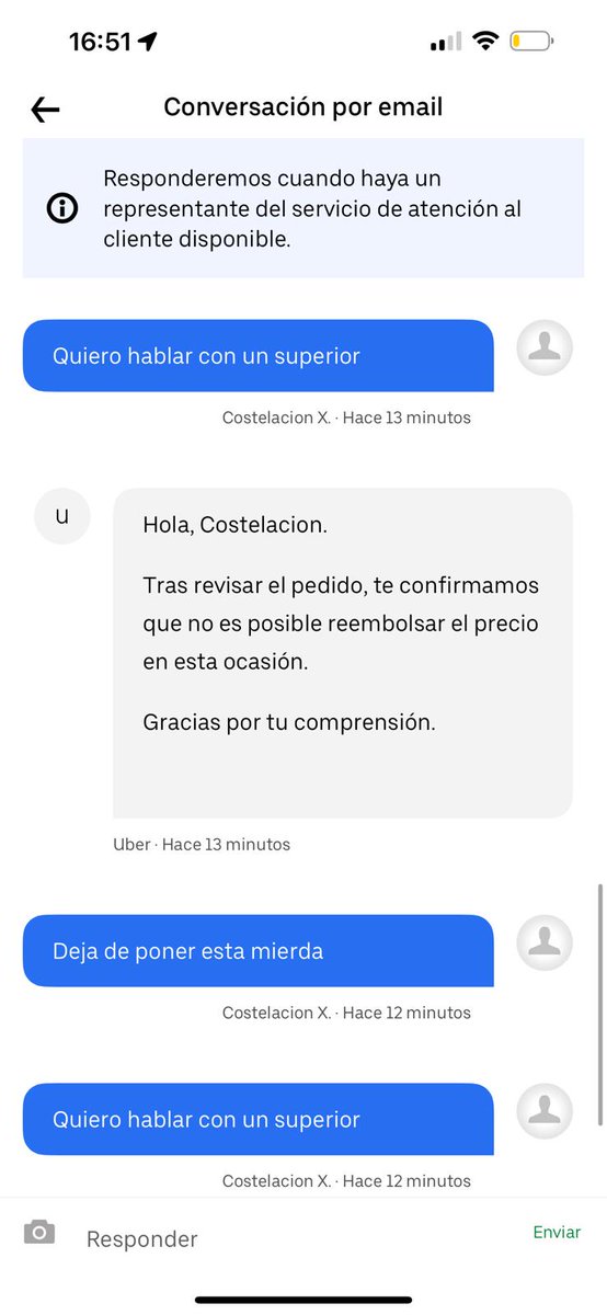hablar con un superior, pero no recibimos ninguna respuesta humana por parte de la app de UberEats.

Además, el repartidor nos comentó que había tenido problemas similares con otro pedido y que lamentaba el estado en el que llegó nuestra comida.