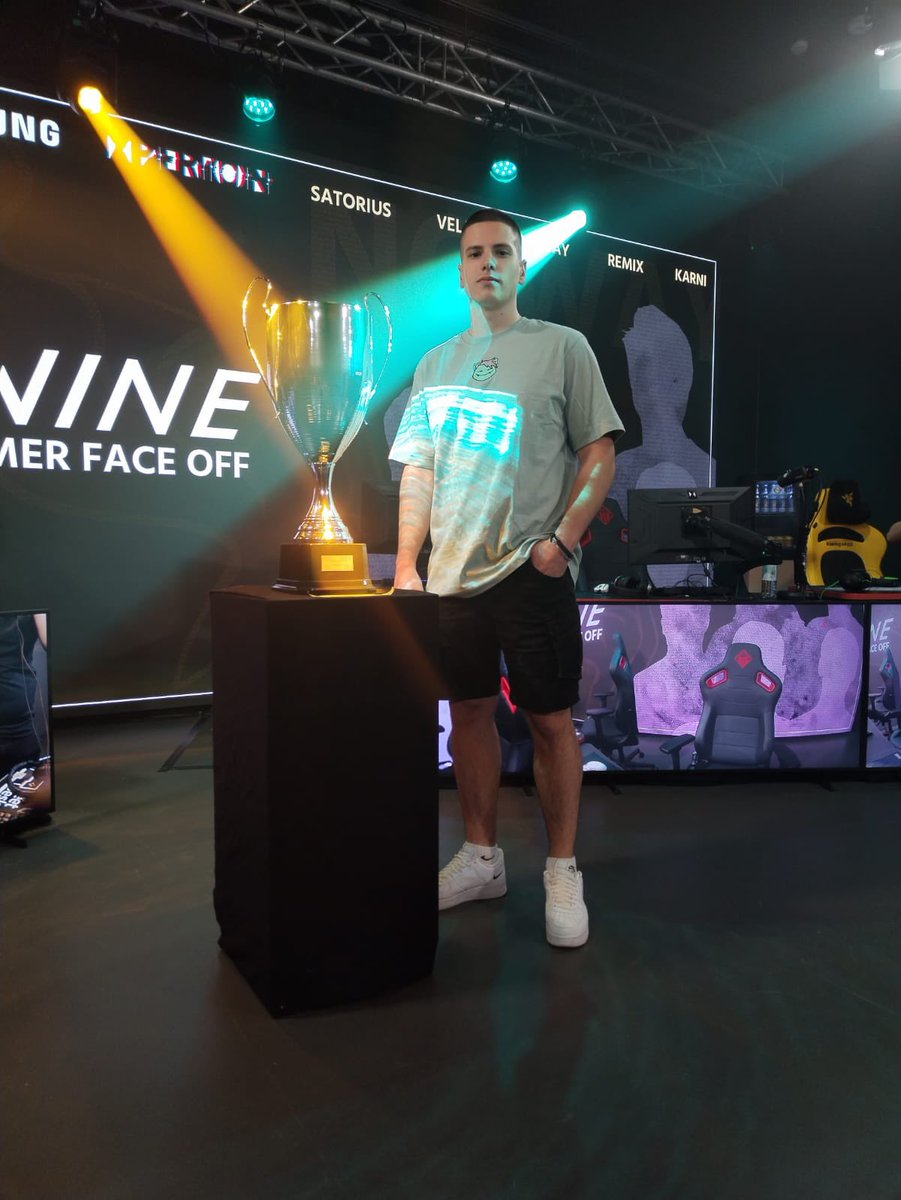 Finals starting in 10 mins, on sola’s Twitch channel. Ima lift this trophy later(maybe 😅)