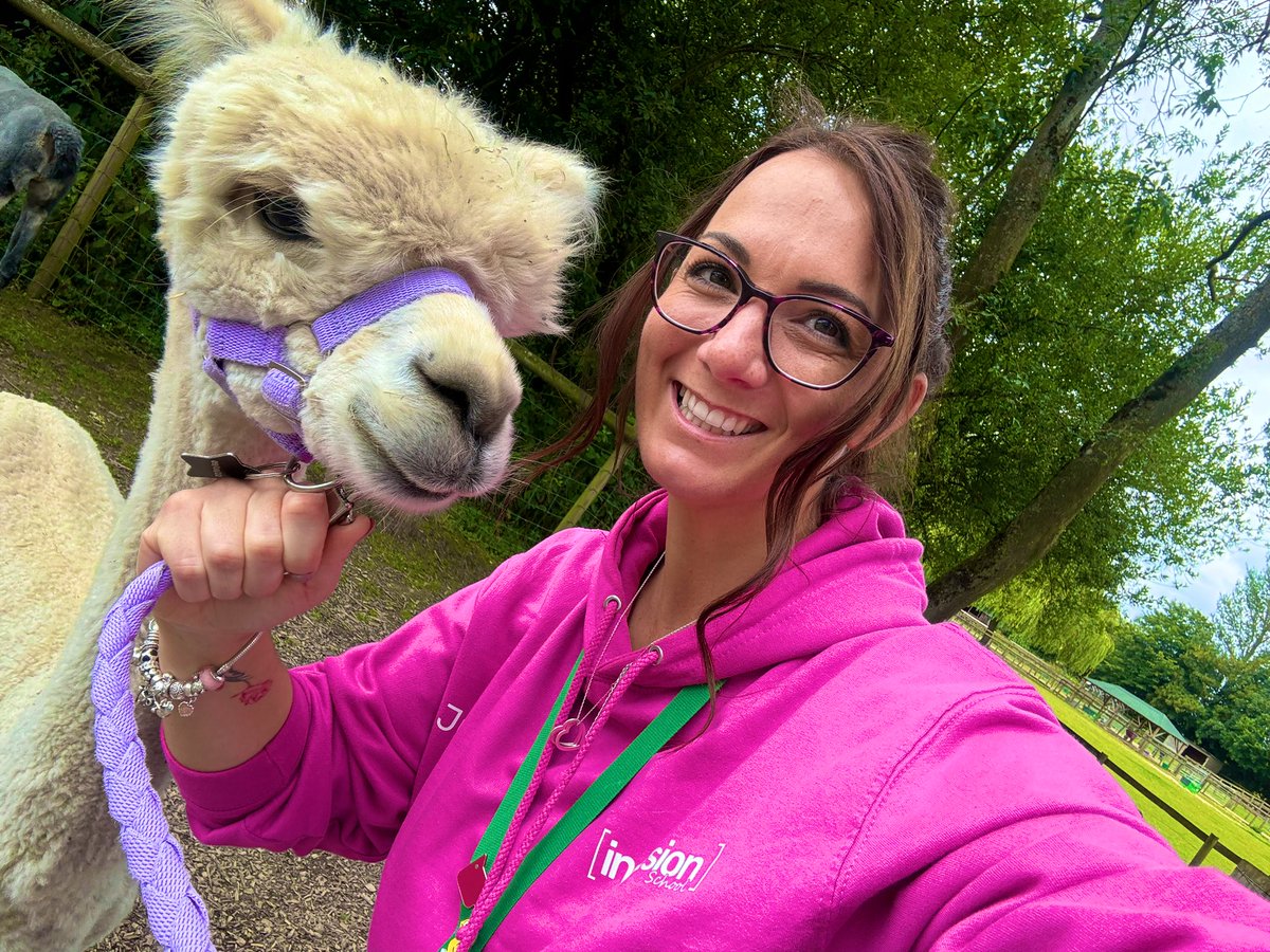 MissBray_DHT's tweet image. I literally have the best job ♥️

From celebrating winning an award at the Inspire Awards last night, to visiting our local Alpaca Farm today, it’s been a cracking week. 

It was a therapeutic day, full of cultural capital opportunities &amp;amp; learning for all. 
#SEMH #Inclusion