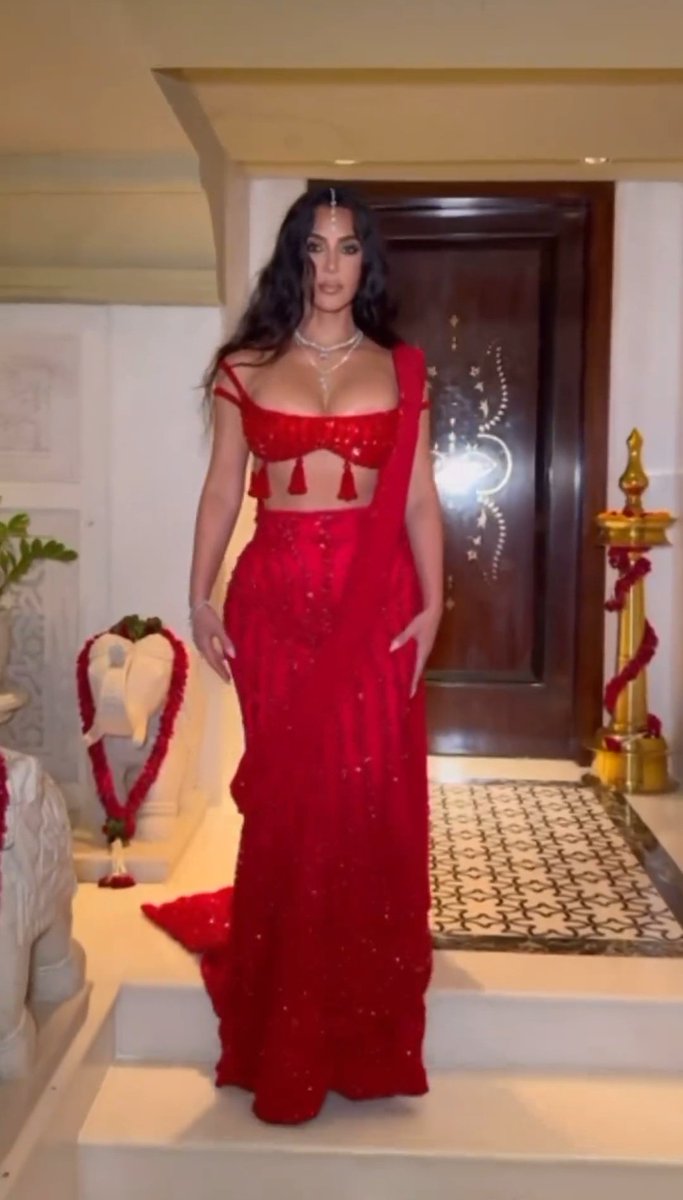 tewari__sonali's tweet photo. Seeing Kim Kardashian in saree is my Roman Empire

#AnantRadhikaWedding #anantambaniwedding https://t.co/eHSr781WOK