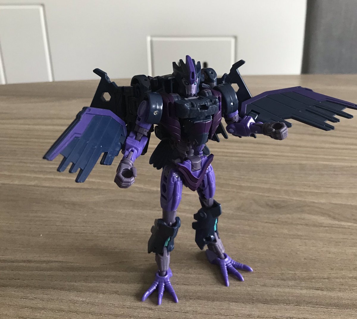 NIrvingPhillips's tweet image. Been too long since I’ve had a #transformer waiting on my doorstep when I got home - thanks @InDemandToys. Love her #Filch #MineMineMine