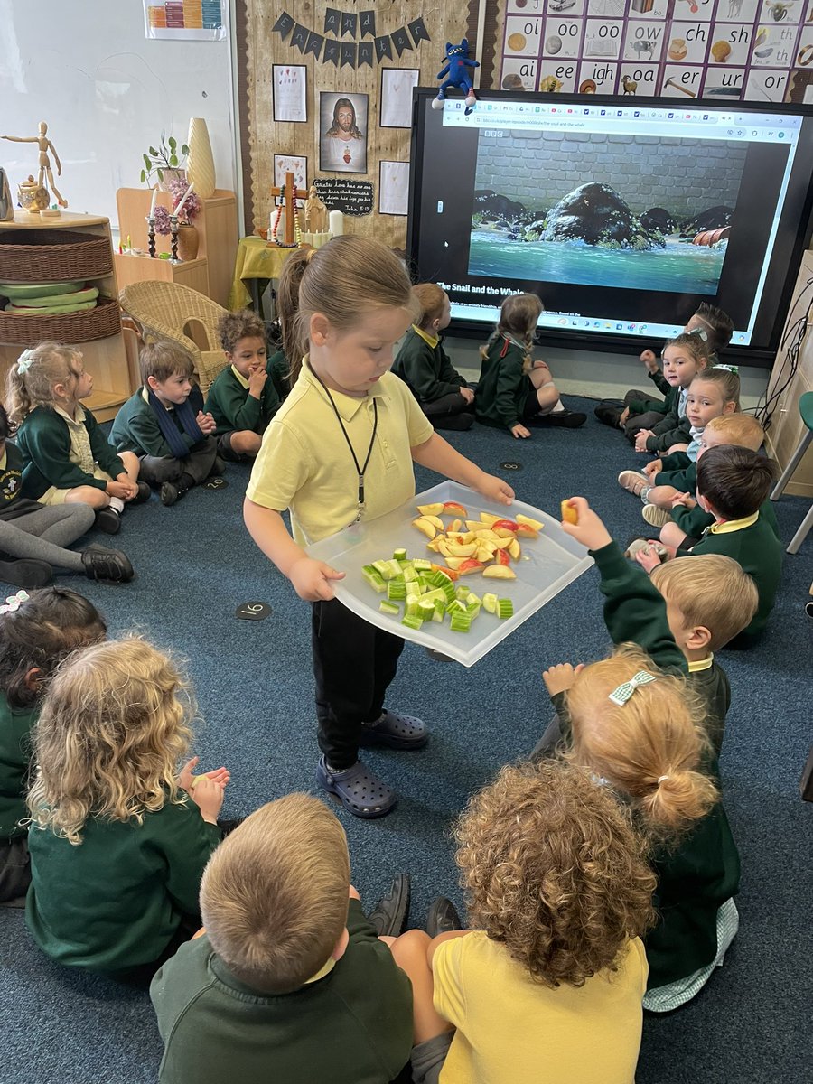 sthcpsbarry's tweet photo. It’s been a pleasure having #Meithrin for Transition Day today. Here we are enjoying snack together 🥰 #DosbarthGlas https://t.co/Un496Y02hl