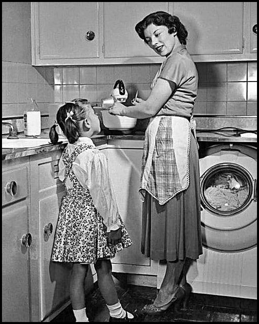 pierpi13's tweet photo. «Ho sentito mia mamma chiedere ai vicini il sale. Ma noi avevamo sale in casa. Le ho chiesto perché chiedesse del sale ai vicini. “Perché i nostri vicini non hanno molti soldi e spesso ci chiedono qualcosa. Ogni tanto anch’io chiedo loro qualcosa di piccolo e non costoso, in modo tale che sentano che anche noi abbiamo bisogno di loro. Così si sentiranno più a loro agio e sarà per loro più semplice continuare a chiederci tutto quello di cui hanno bisogno»