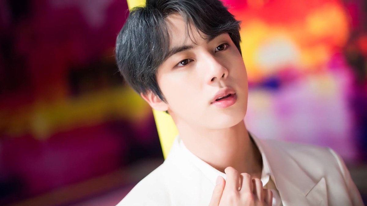 KoreaCenterFR's tweet photo. #évènement  Le chanteur Kim Seok-Jin du célèbre groupe de K-pop BTS participera au relais de la flamme ce dimanche 14 juillet !🔥

PS : Son passage se fera au niveau d’un immense palais parisien, ancienne résidence des rois de France 👀 https://t.co/xhhuHTAwa6