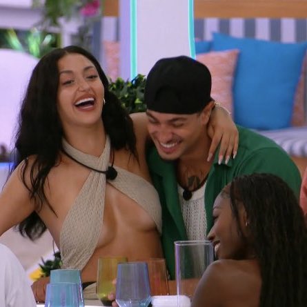 brookelivs's tweet photo. my girls are finally happy #loveislandusa https://t.co/ESqDvhOuhw