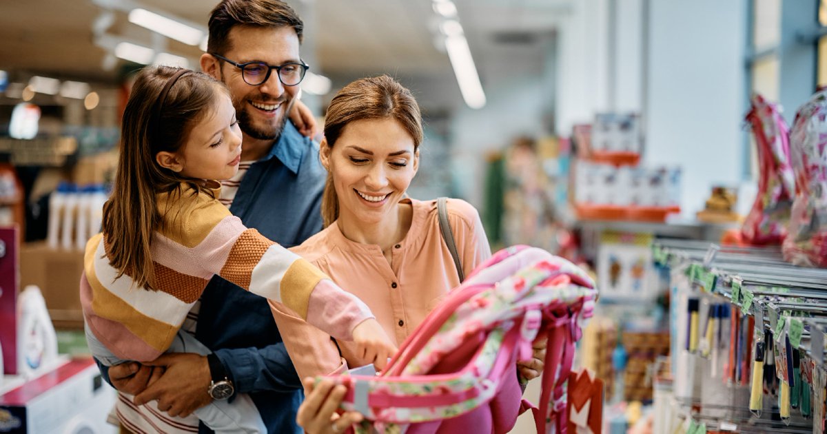 A new school year is almost here — and customers will be flocking to your #smallbusiness for everything on their lists ✏️🍎📚

Learn how to get your store ready with our FREE guide to a successful back-to-school shopping season: 
hubs.la/Q02DDfQg0