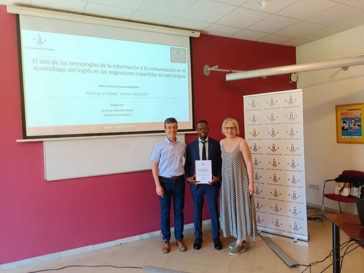 UdLCLA's tweet photo. 🎓Great news! @pascal_zong has successfully defended his PhD thesis "El uso de las tecnologías de la información y la comunicación en el aprendizaje del inglés en las asignaturas impartidas en esta lengua", under the supervision of @Guzman_Mancho and @ArnoElisabet. CONGRATS 👏 https://t.co/0SkSDfd5c4