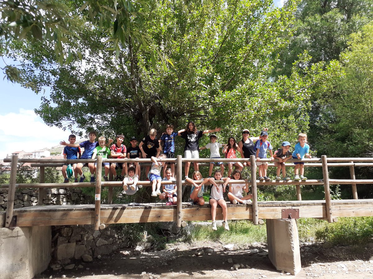 Com_Maestrazgo's tweet image. 🌞La #ComarcaDelMaestrazgo activa con éxito las actividades de ocio de verano

💧El servicio comarcal de deportes ofrece alternativas a los municipios sin piscina por la sequía

😎 Así de bien se lo pasan mayores y pequeños